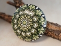 Großer Mandala-Stein „Kollektion Laubfrosch“ – Handgemaltes Dot Painting Unikat (Ø 9,5 cm)