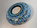 Bild 3 von Teelichthalter „Kollektion Eisvogel“ – Handgemaltes Punkte-Mandala (Ø 10,5 cm)