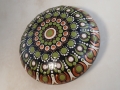 Bild 3 von Großer Mandala-Stein „Kollektion Ackerhummel“ – Handgemaltes Dot Painting Unikat (Ø 9,5 cm)