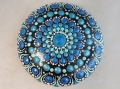 Bild 2 von Mandala-Stein „Kollektion Eisvogel“ – Handgemaltes Dot Painting Unikat (Ø 7,5 cm)