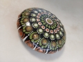 Bild 4 von Mandala-Stein „Kollektion Ackerhummel“ – Handgemaltes Dot Painting Unikat (Ø 7,5 cm)